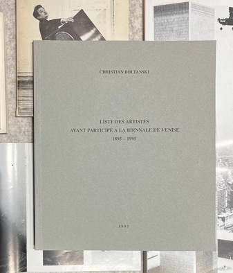 CHRISTIAN BOLTANSKI. LISTE DES ARTISTES AVANT PARTICIPE A LA BIENNALE DE VENISE 1895 - 1995