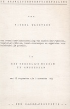 De kraakdozententoonstelling van Michel Waisvisz Een overzichtstentoonstelling van muziek-instrumenten, theater-attributen, kunst-voorwerpen en apparaten voor huishoudelijk gebruik in het stedelijk Museum amsterdam van 26 september t/m 2 november 1975. SM catalogusnummer 585