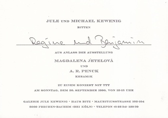 MAGDALENA JETELOVA UND A.R. PENCK. KERAMIK. Einladung zur Ausstellung und zu einem Konzert mit TTT. 30. September 1990, Galerie Jule Kewenig [invitation card/ Einladungskarte]