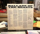 BALLADS OF THE BEASTS. VOICES OF THE ANIMAL WORLD IN AN EXHIBITION ON VINYL. Curated by Clara Meister. [LP]