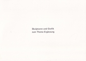 ULRICH RÜECKRIEM. SKULPTUREN UND GRAFIK ZUM THEMA ERGÄNZUNG [Einladungskarte/ Invitation card]